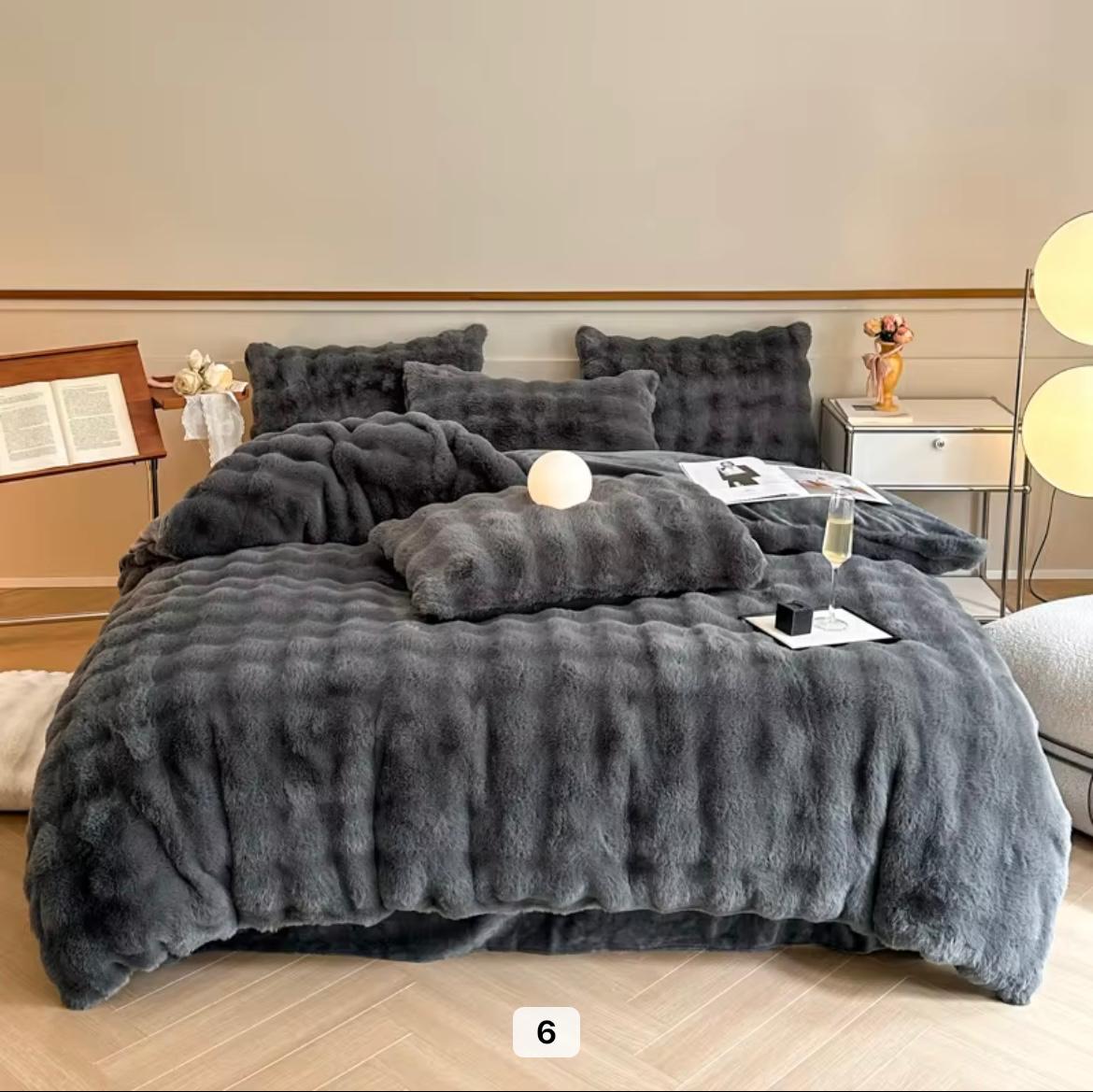 ПЛИШАНИ ПОСТЕЛНИНИ